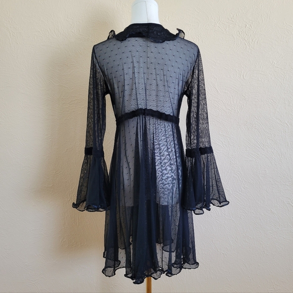 Divance | Ruffled Black Mesh Cover - Picture 8 of 9